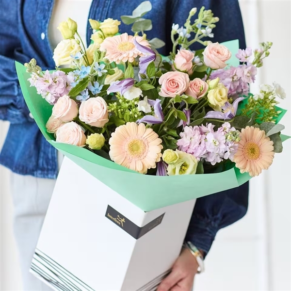 DELUX PASTEL HAND TIED
